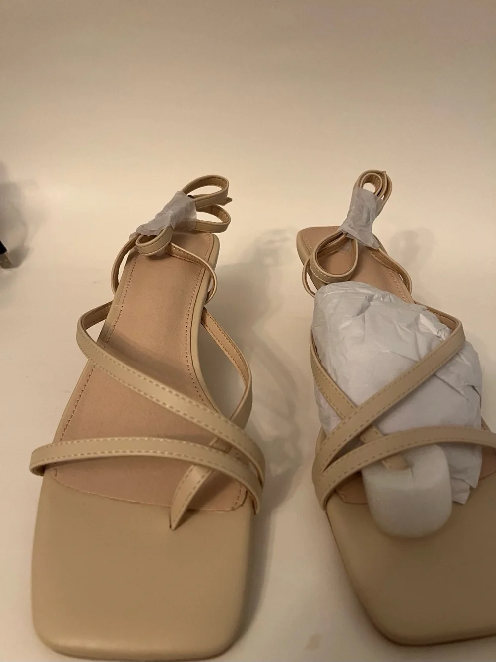 Juliet Holy Women’s Nude Strappy Kitten-Heel Sandals Size 9 – New